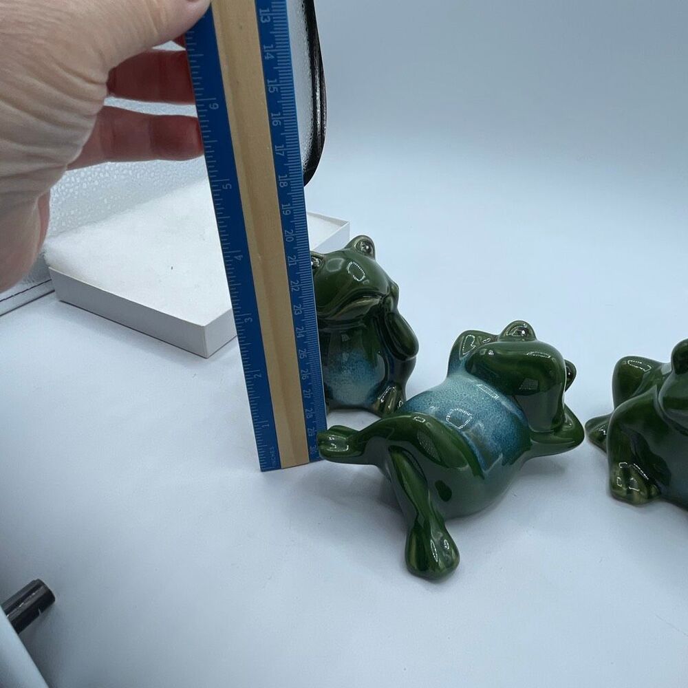 Set of 3 whimsical frog garden porch shelf sitters figures - Picture 6 of 7
